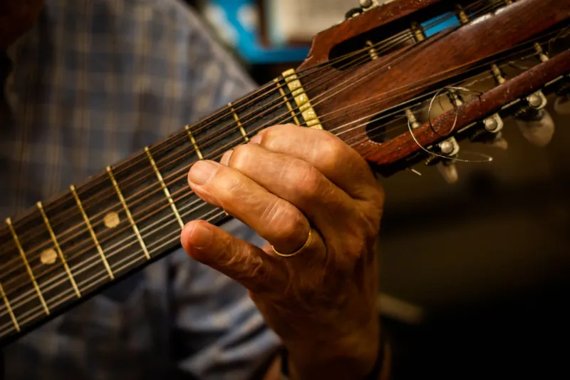 Fingerprints on the Fretboard: Breaking Down the Technical Signatures That Make Scott Tennant's Playing Unmistakable