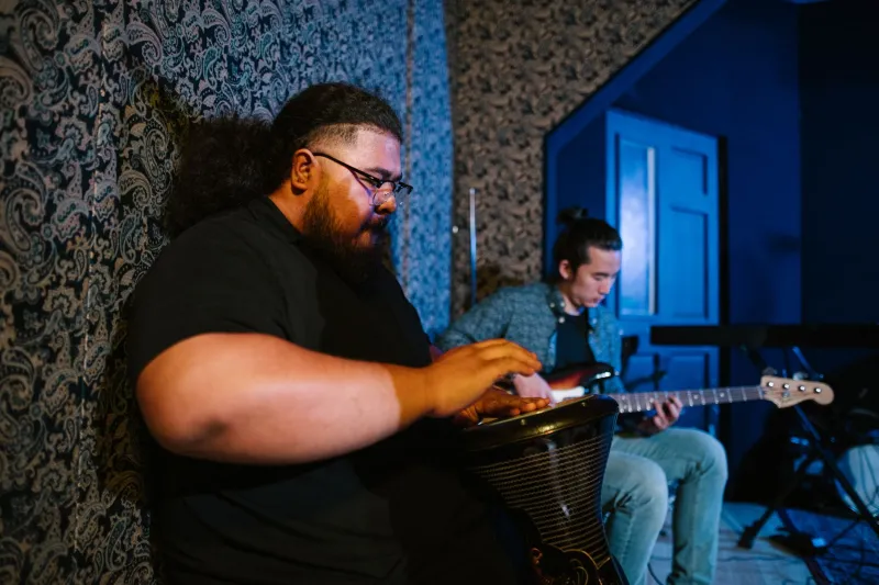 Give and Take: The Unspoken Rules Scott Tennant Lives By When He's Someone Else's Sideman