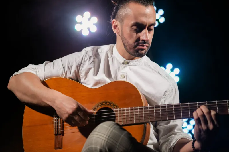 What Actually Happens When Scott Tennant Takes the Stage: A Breakdown of the Magic